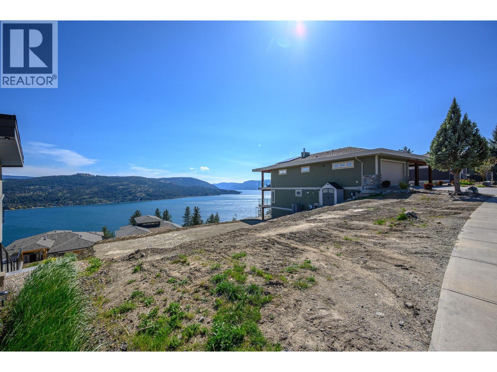8872 Hampshire Crescent Property Photo 4