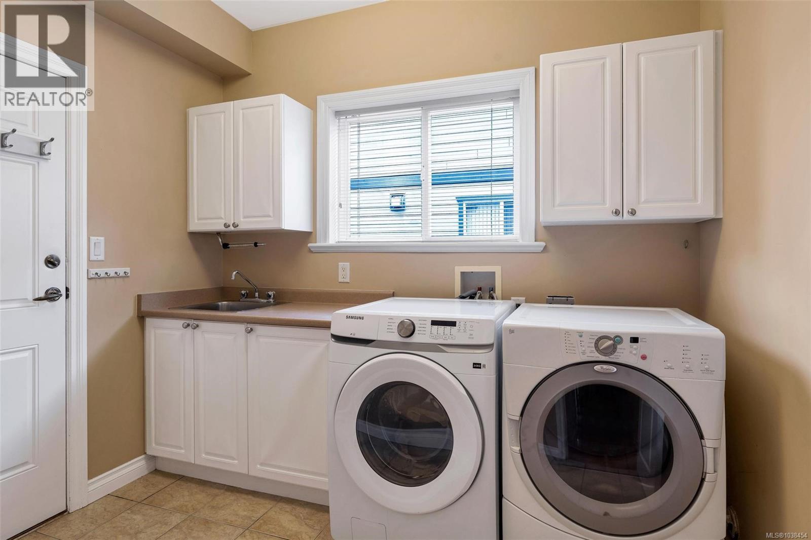 1713 Mamich Cir Property Photo 37