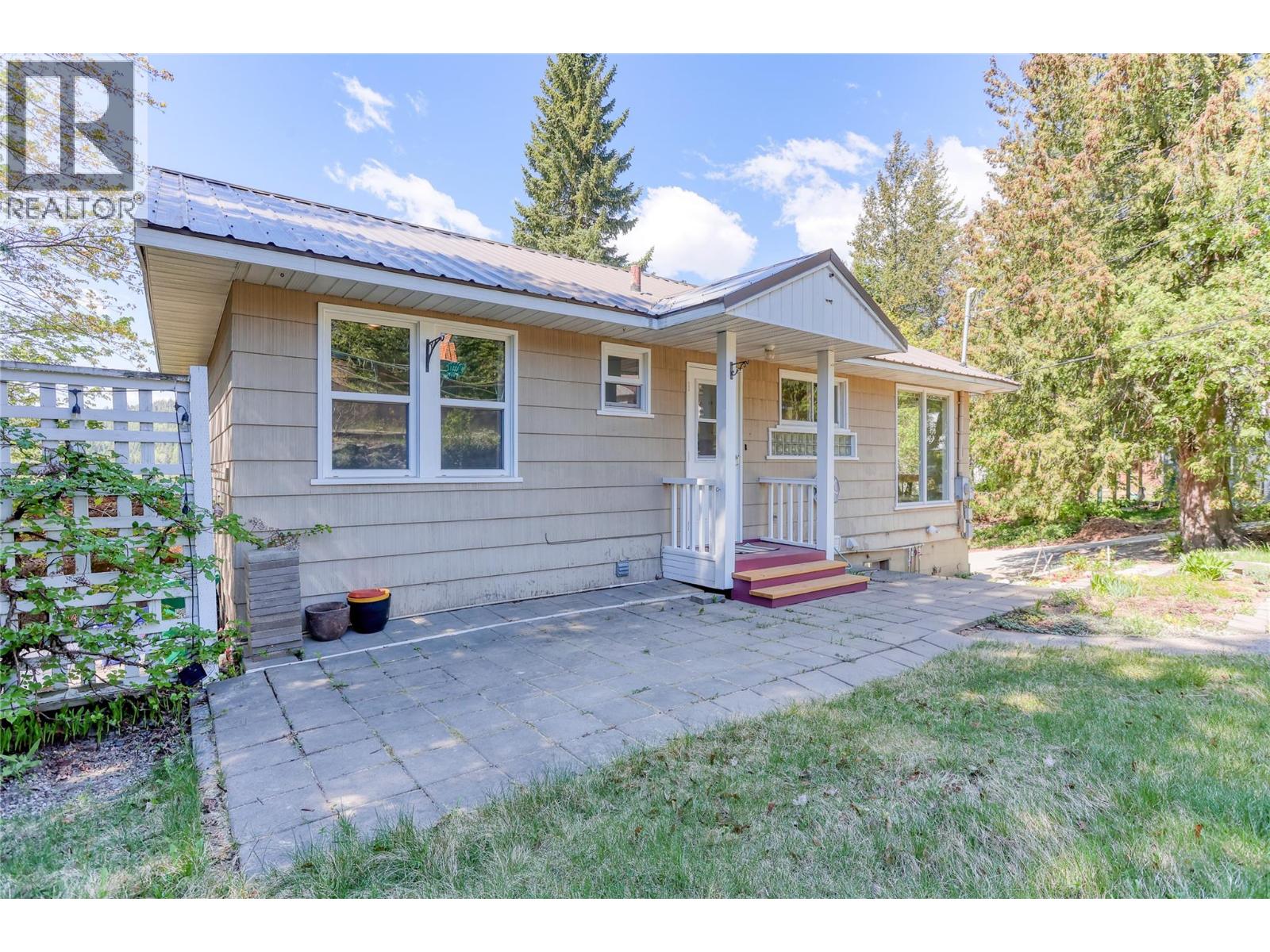 2551 Pinewood Drive Property Photo 1