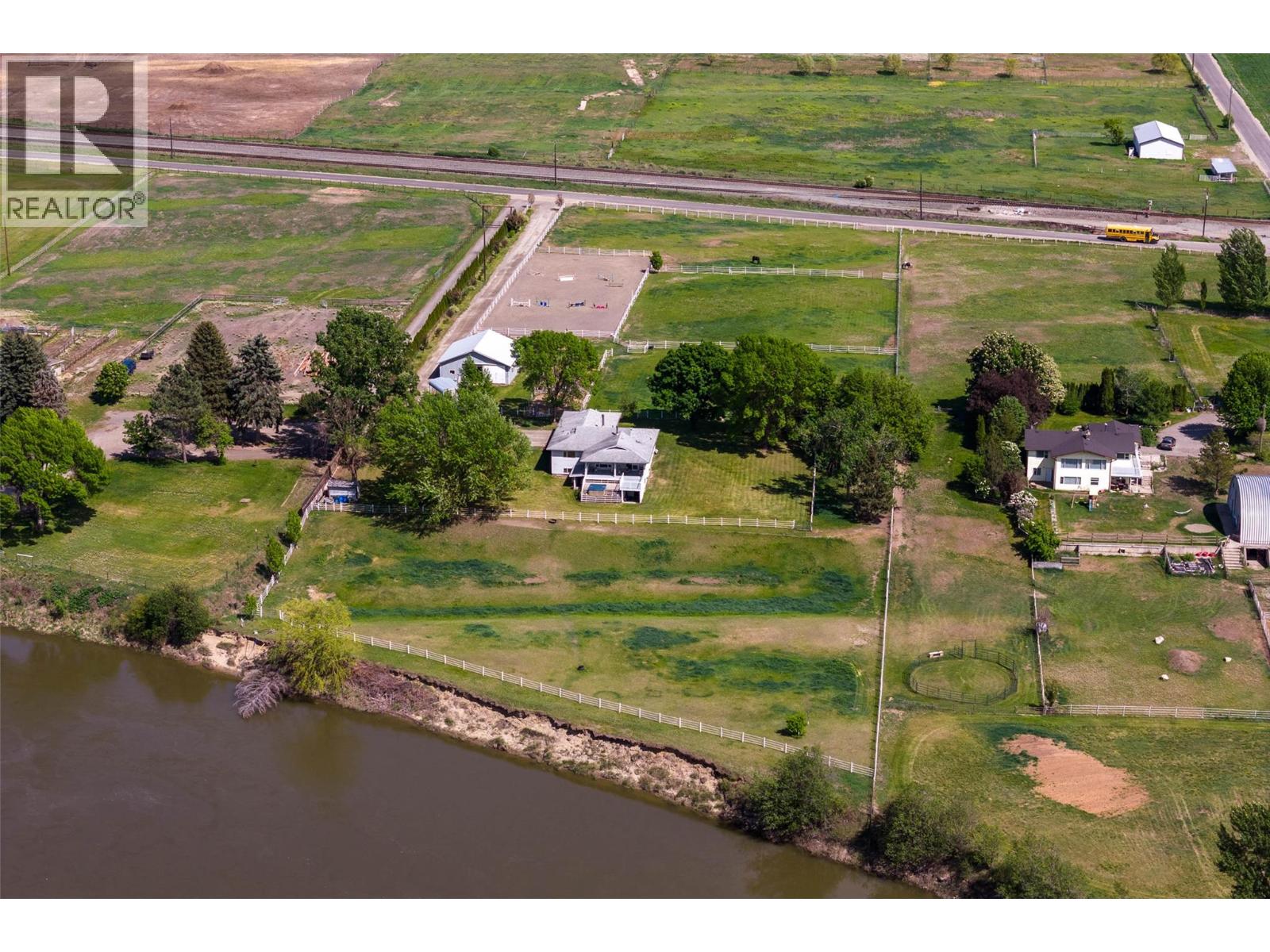 8717 Veteran Road Property Photo 2