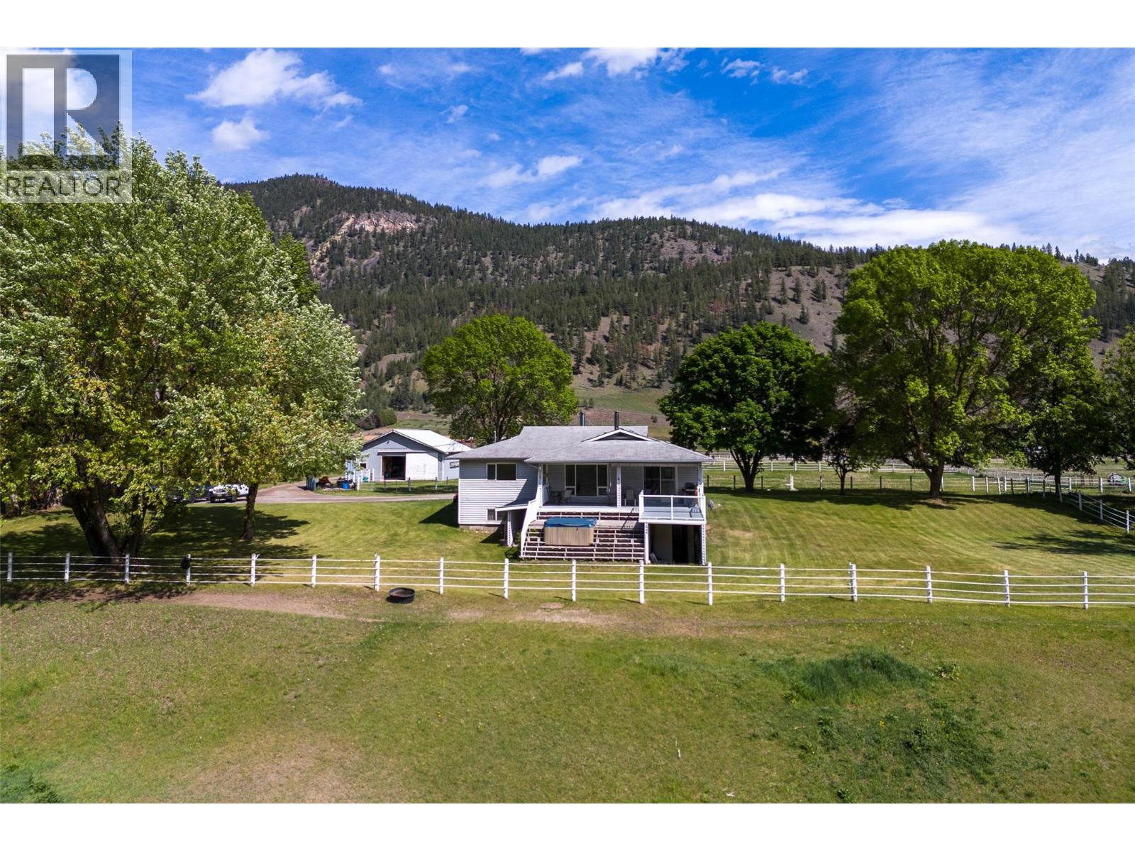 8717 Veteran Road Property Photo 4