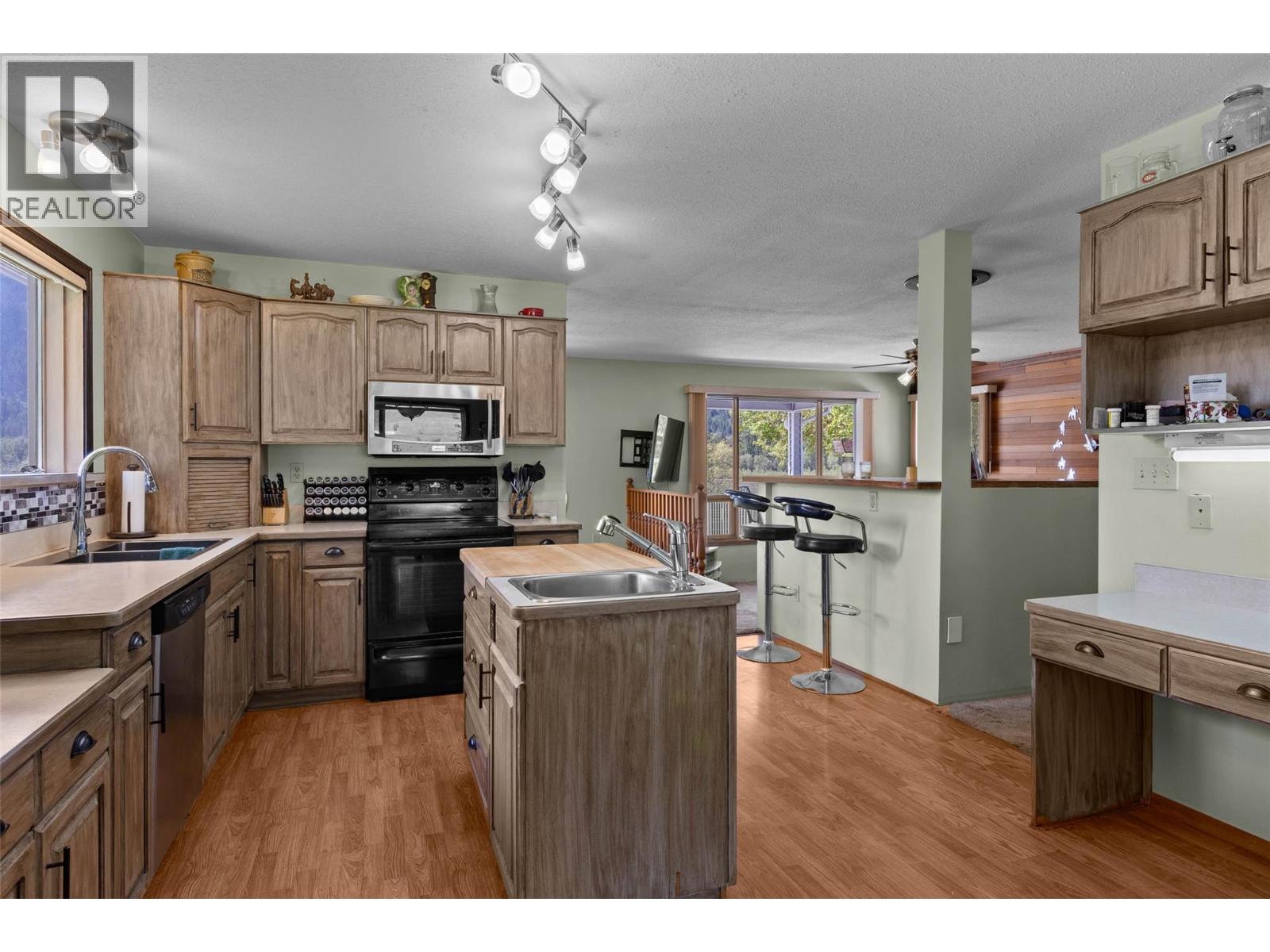 8717 Veteran Road Property Photo 10