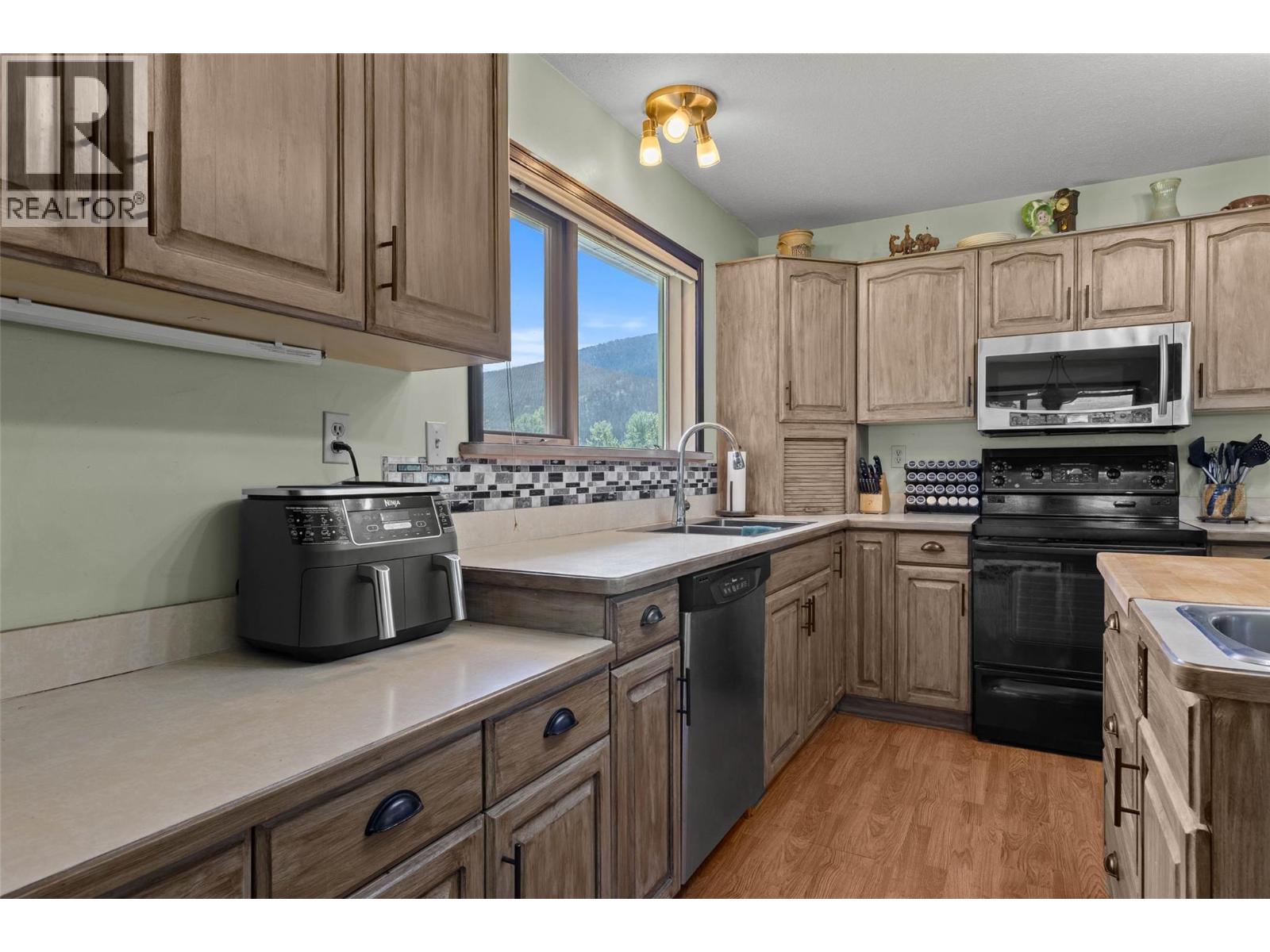 8717 Veteran Road Property Photo 12