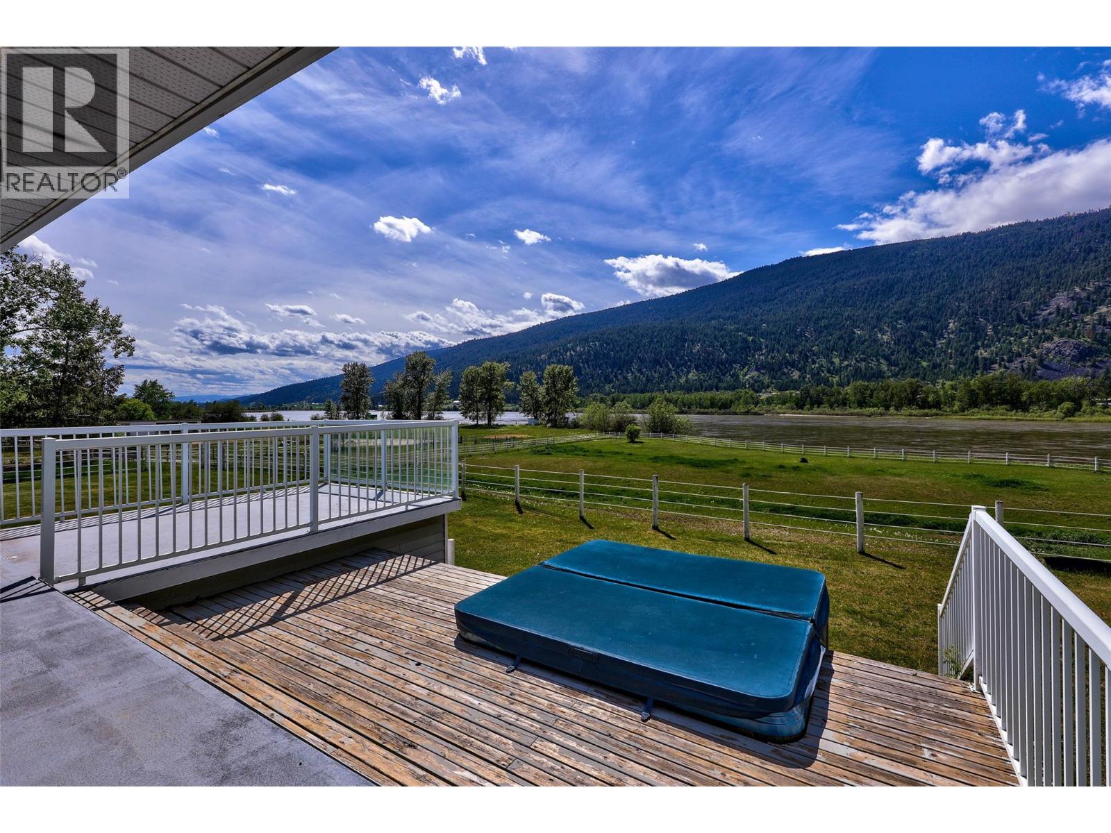 8717 Veteran Road Property Photo 17