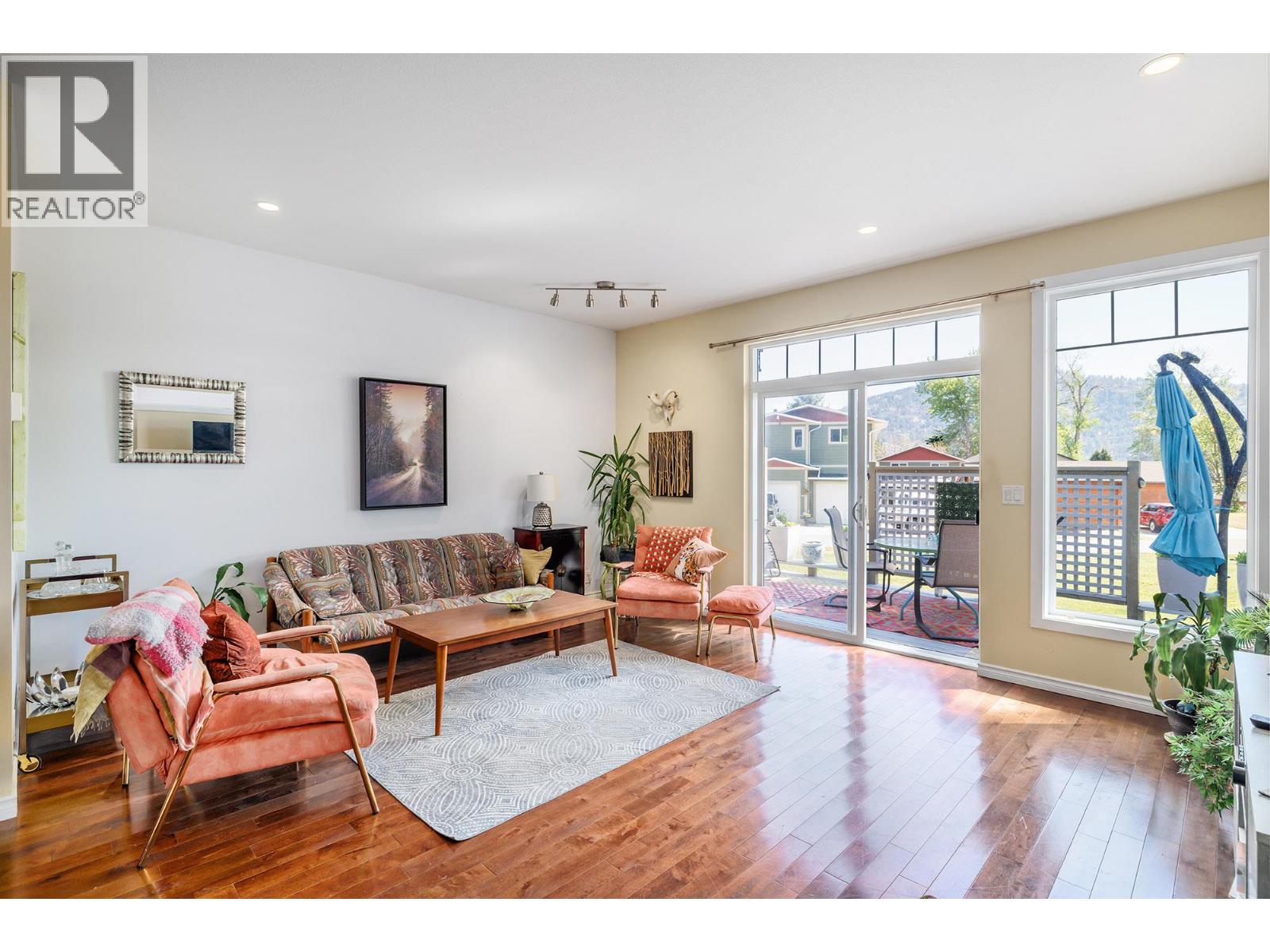 120 Deer Street Property Photo 3