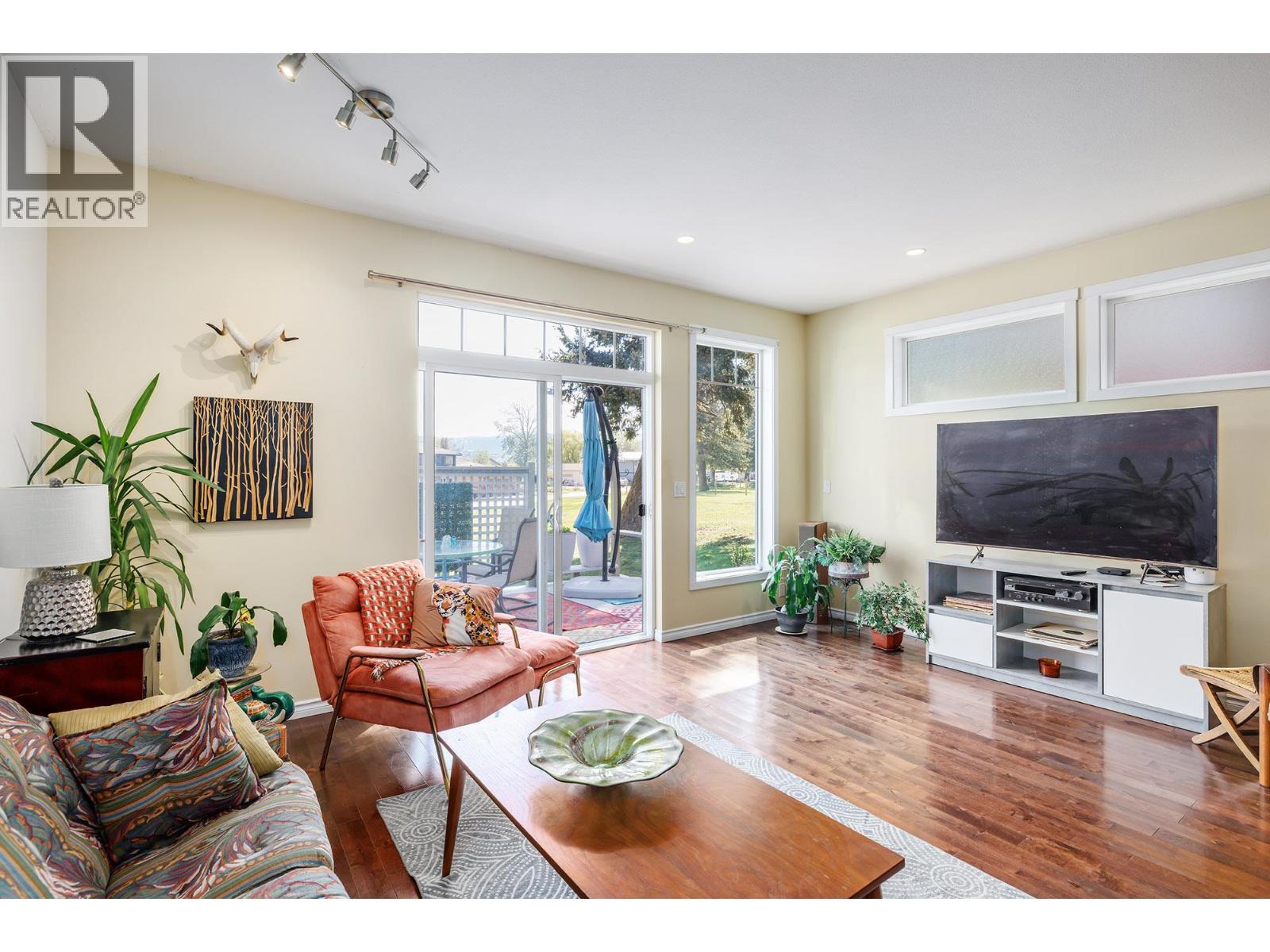 120 Deer Street Property Photo 4