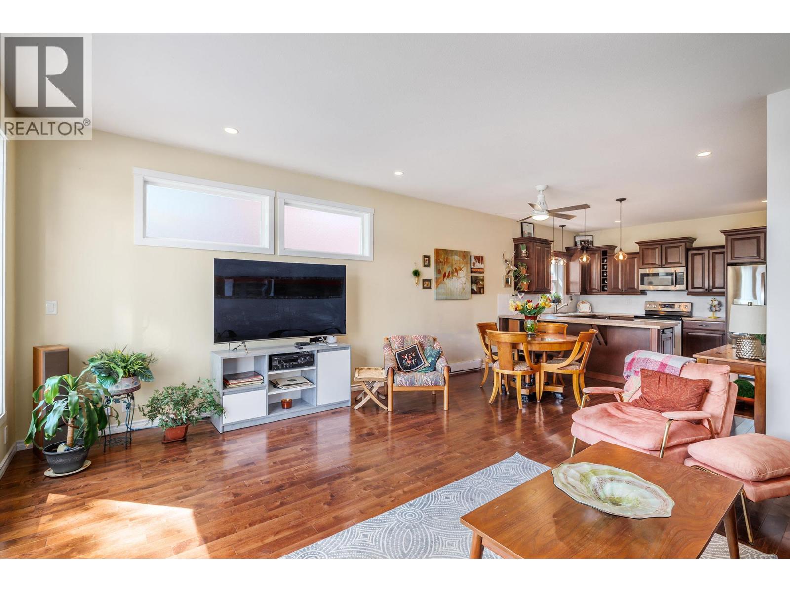 120 Deer Street Property Photo 6