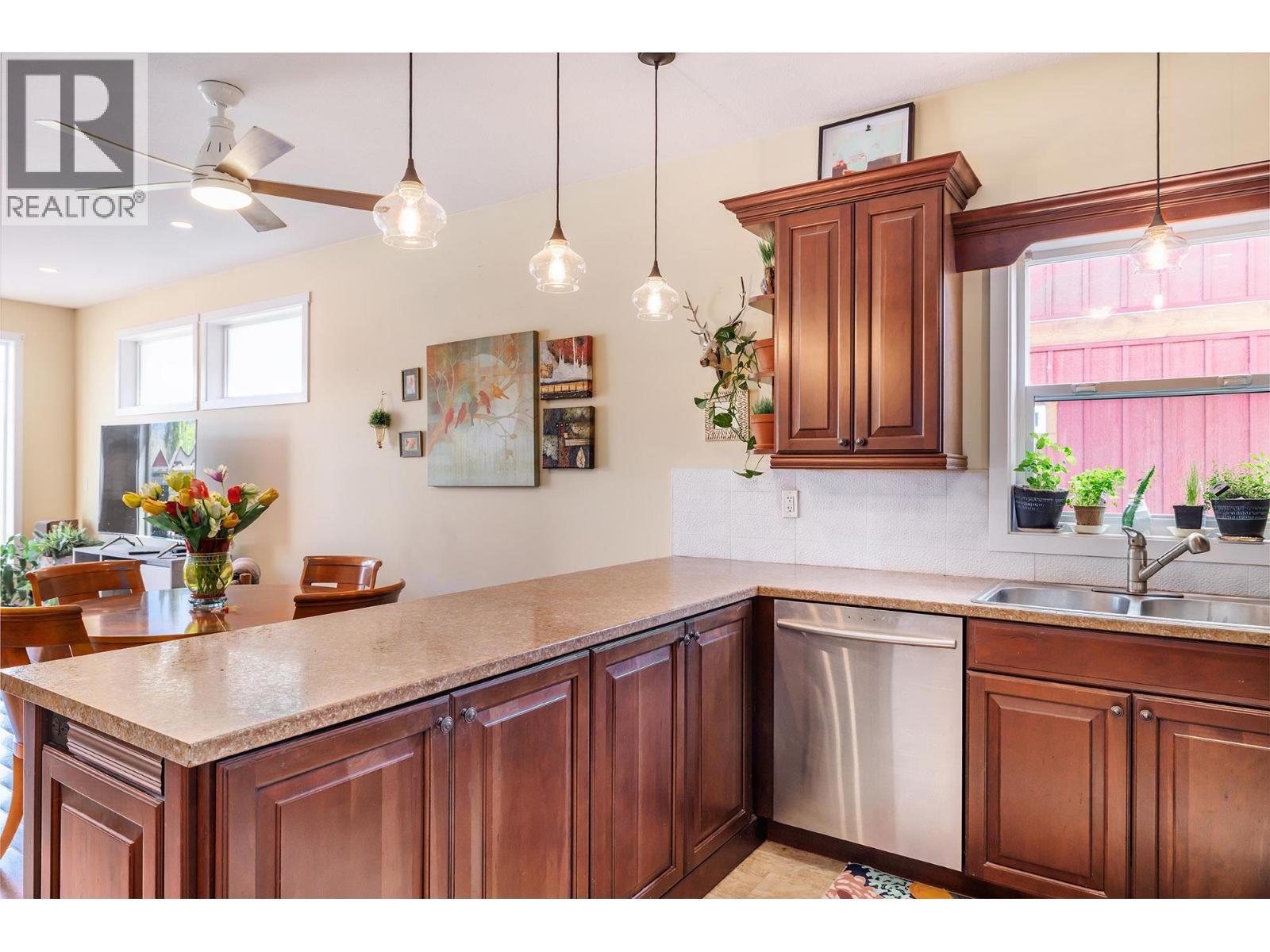 120 Deer Street Property Photo 11