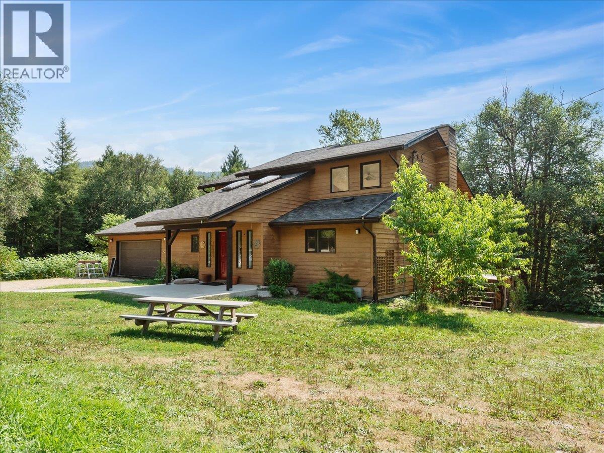 6172 Slocan River Road Property Photo 2