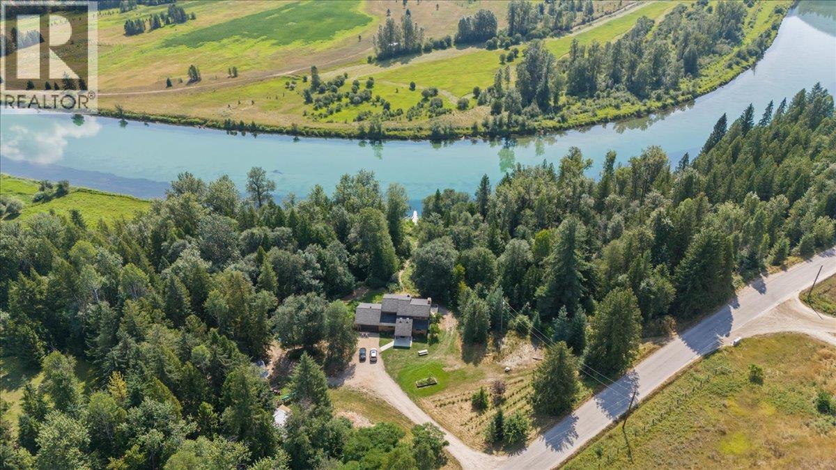 6172 Slocan River Road Property Photo 3