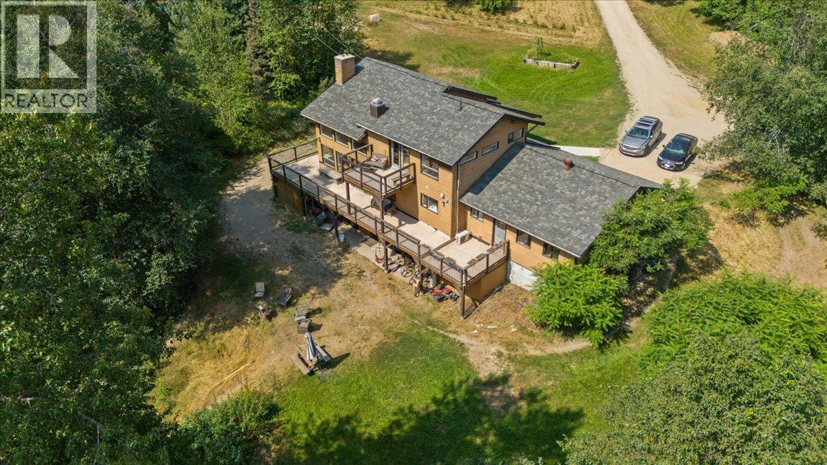 6172 Slocan River Road Property Photo 8