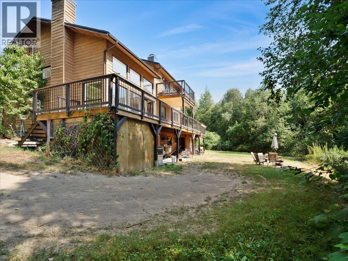 6172 Slocan River Road Property Photo 10