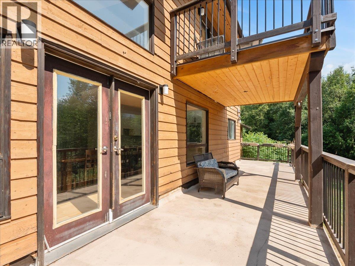 6172 Slocan River Road Property Photo 12