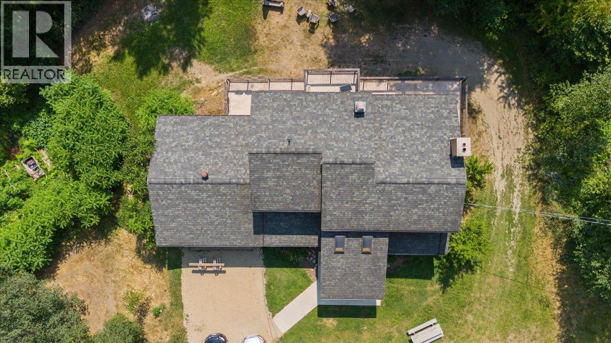 6172 Slocan River Road Property Photo 15
