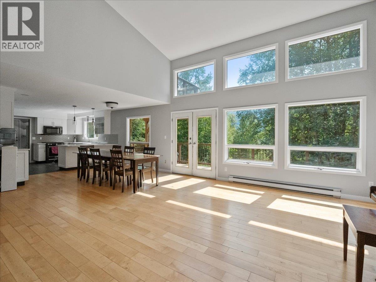 6172 Slocan River Road Property Photo 20