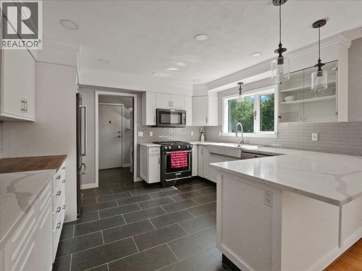 6172 Slocan River Road Property Photo 25