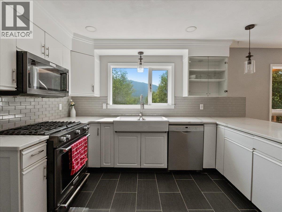 6172 Slocan River Road Property Photo 26