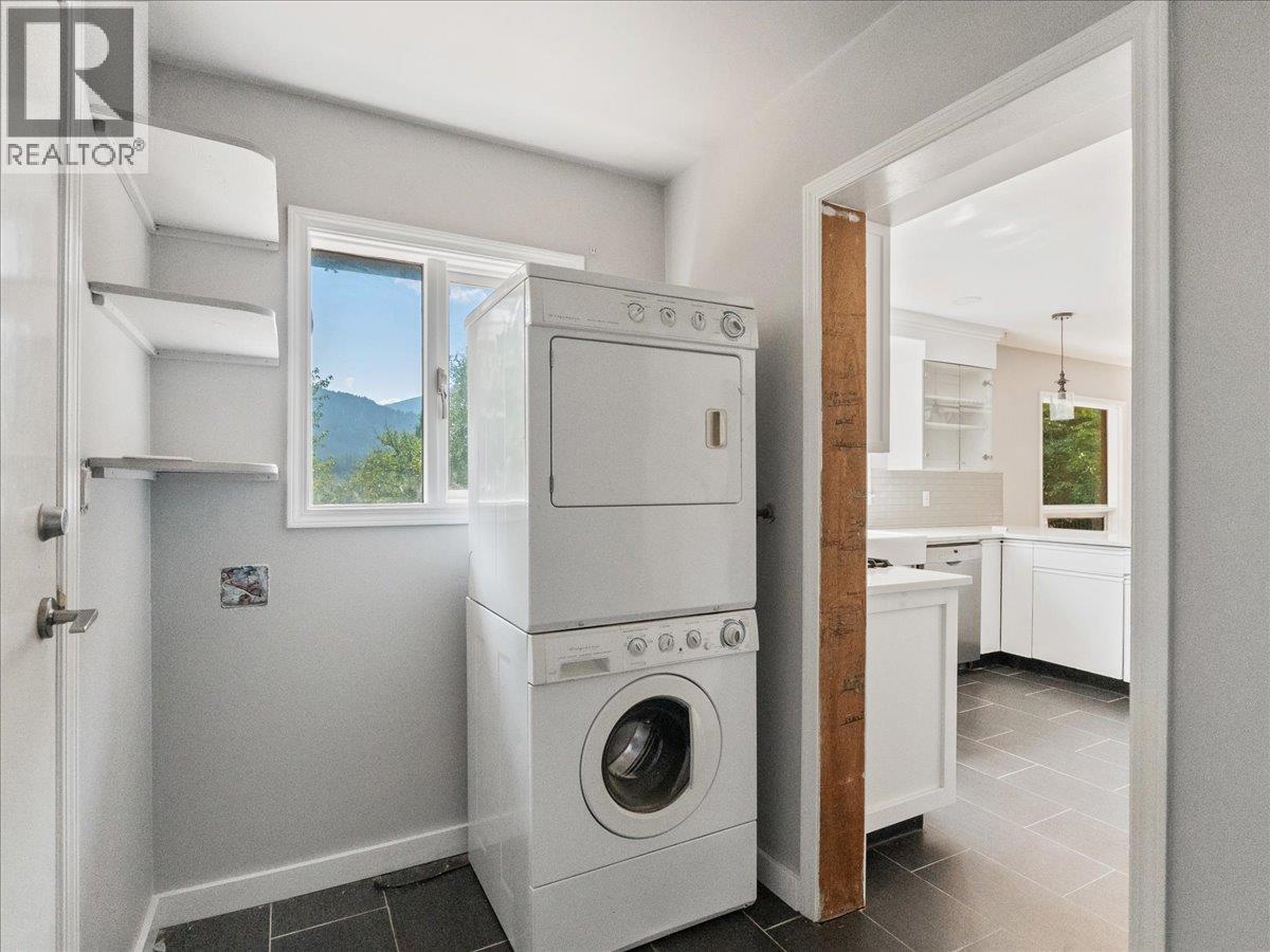 6172 Slocan River Road Property Photo 28