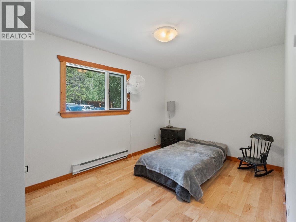 6172 Slocan River Road Property Photo 32