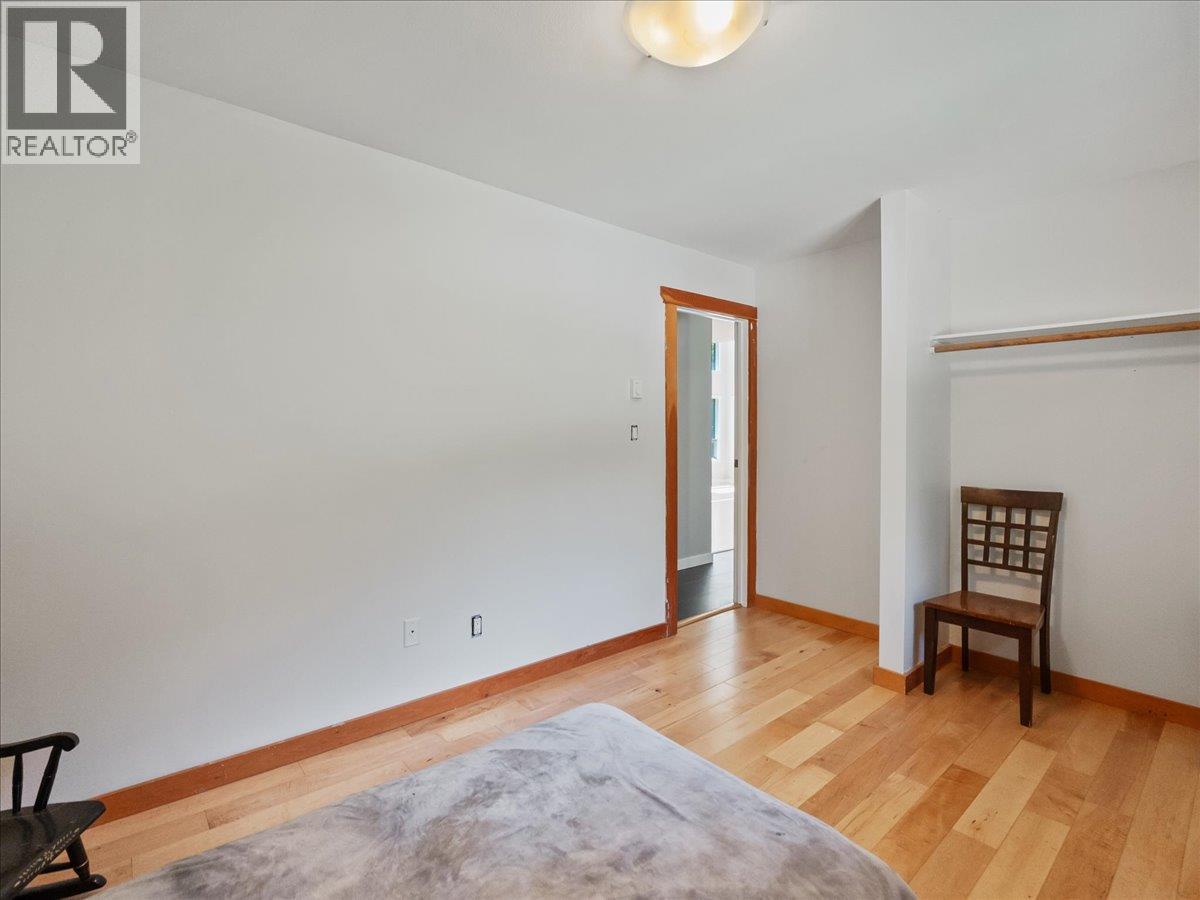 6172 Slocan River Road Property Photo 33