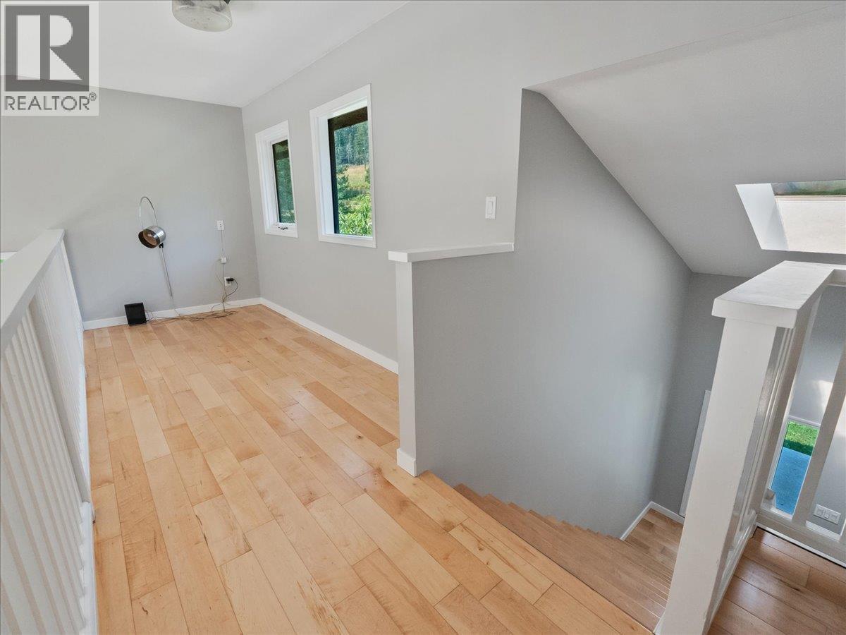 6172 Slocan River Road Property Photo 38