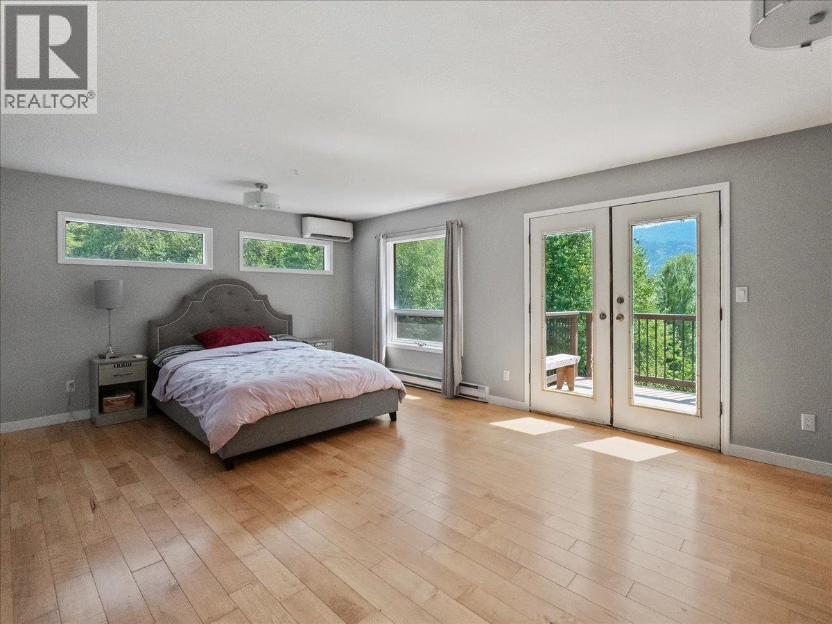 6172 Slocan River Road Property Photo 42