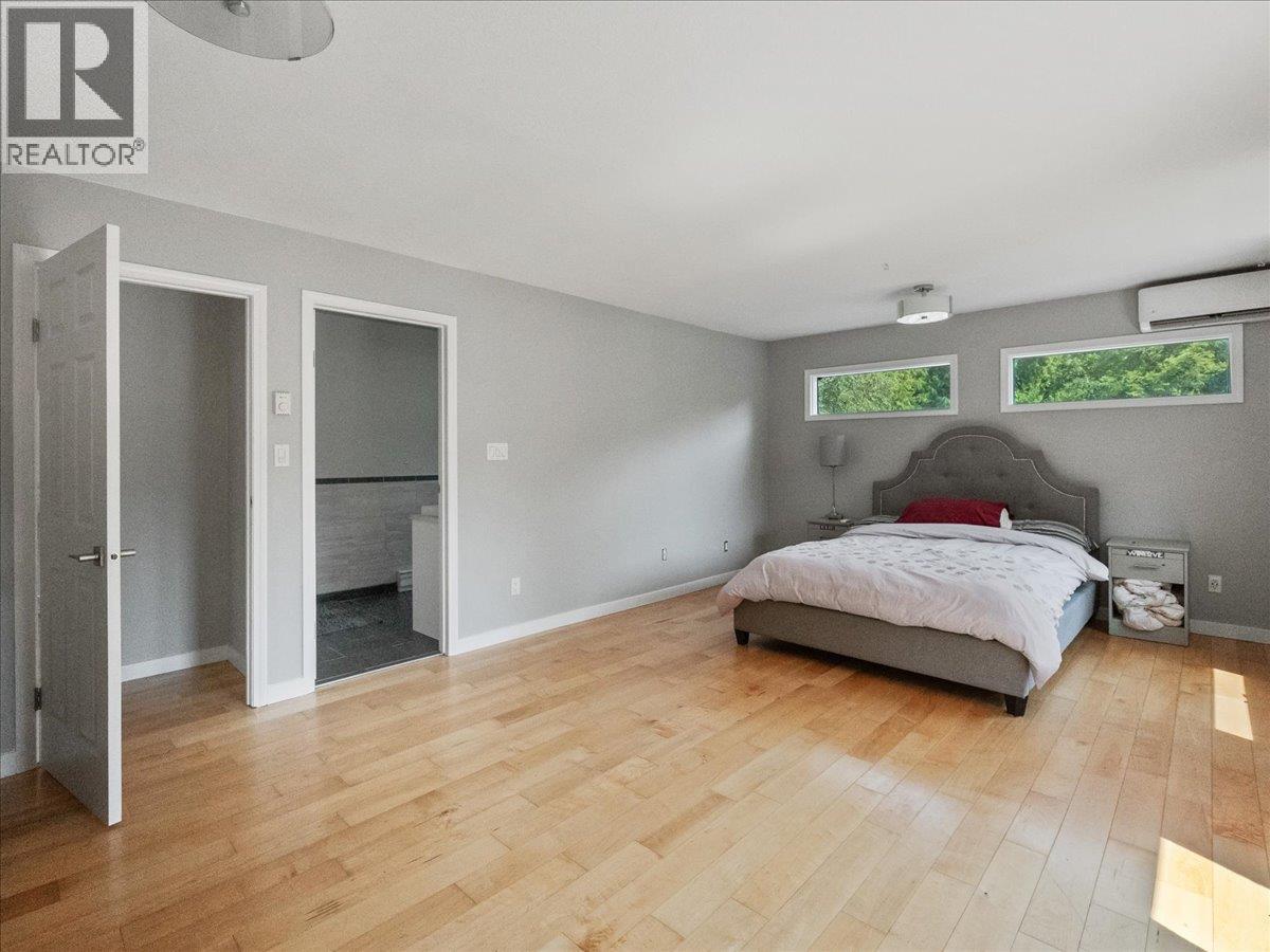 6172 Slocan River Road Property Photo 43