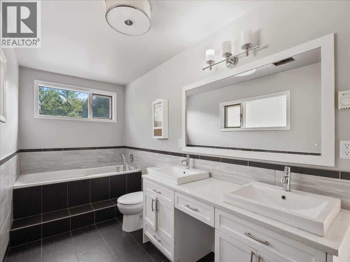 6172 Slocan River Road Property Photo 44