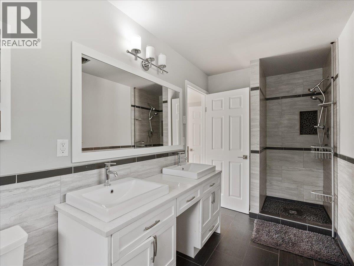 6172 Slocan River Road Property Photo 45