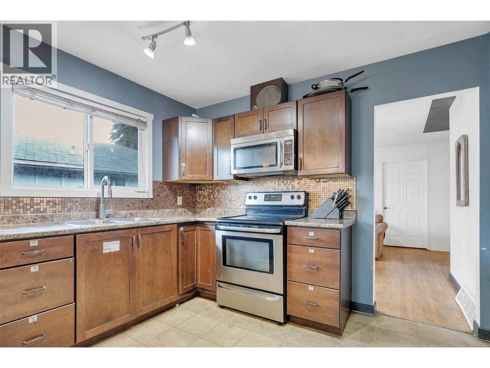 1331 Belaire Avenue Property Photo 11