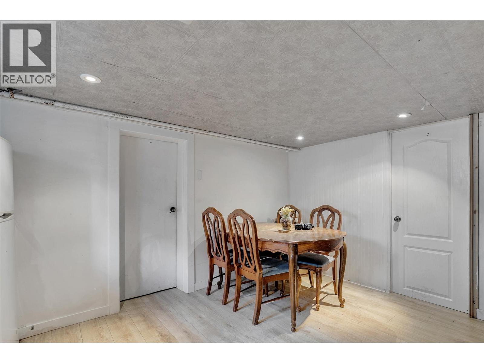 1331 Belaire Avenue Property Photo 20