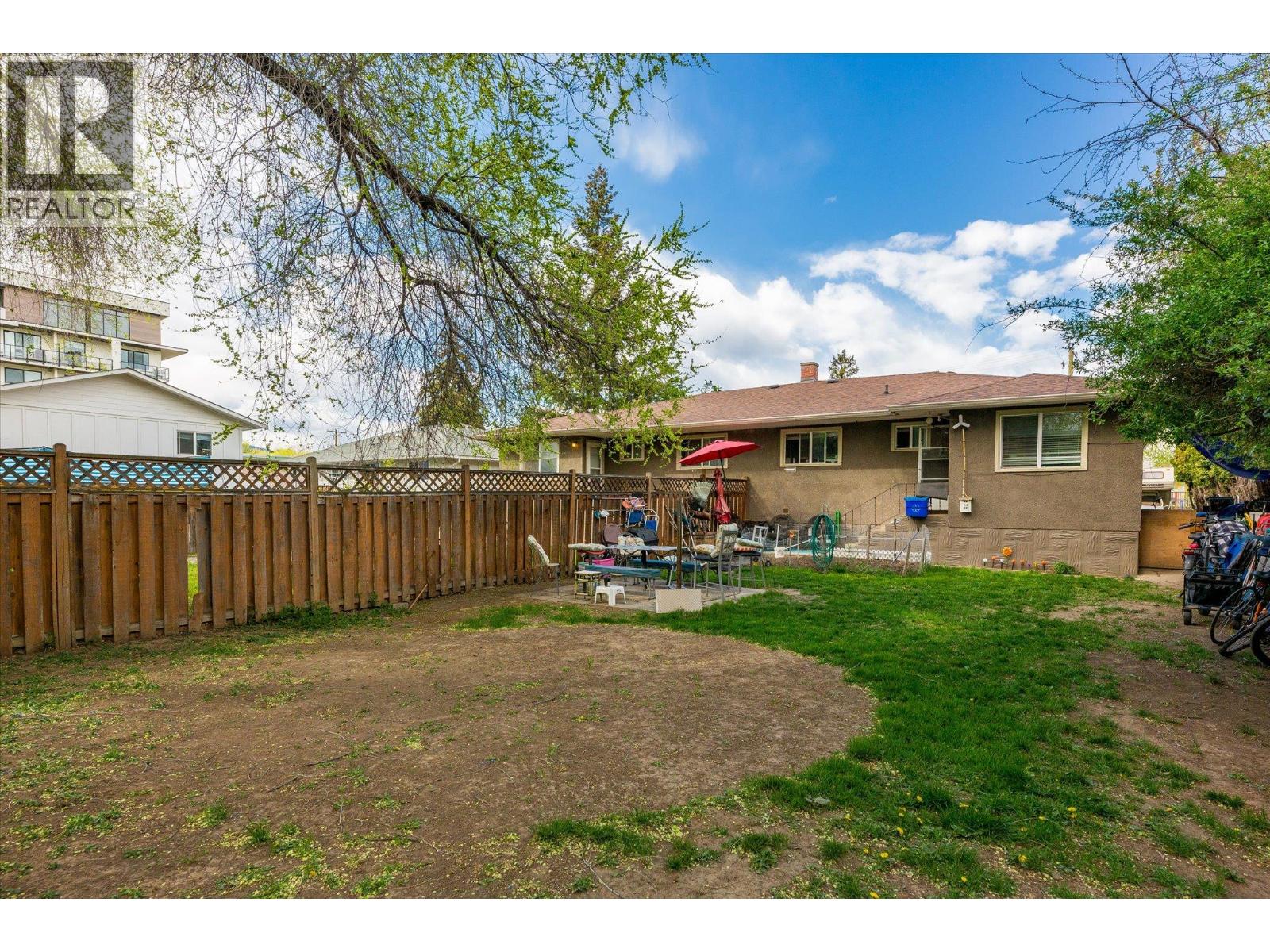 1333 Belaire Avenue Property Photo 4