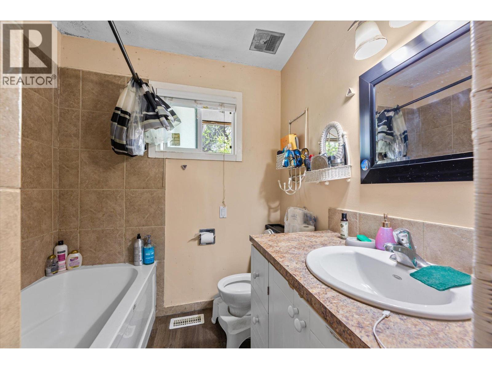 1333 Belaire Avenue Property Photo 11