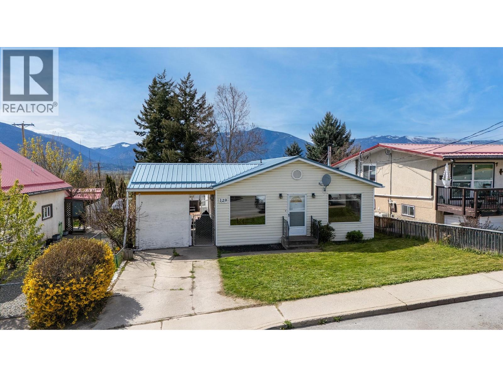 129 9th Avenue S Property Photo 1