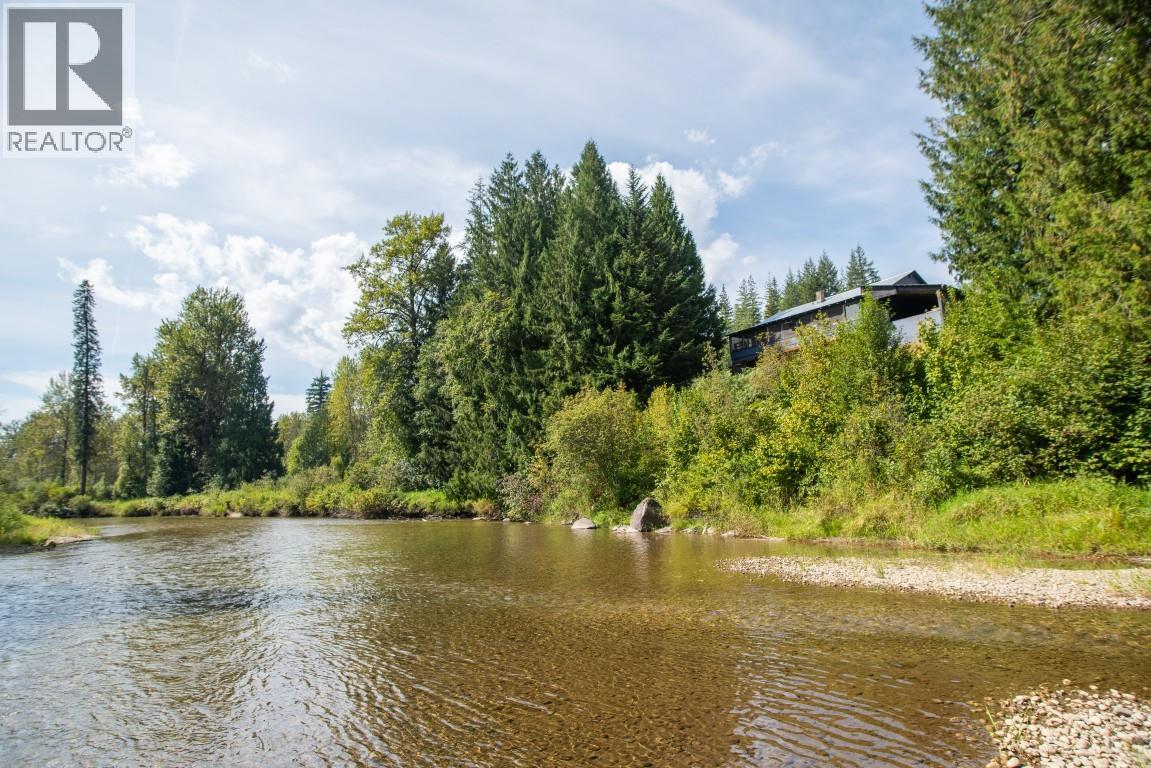 5704 Trans Canada Highway Property Photo 6