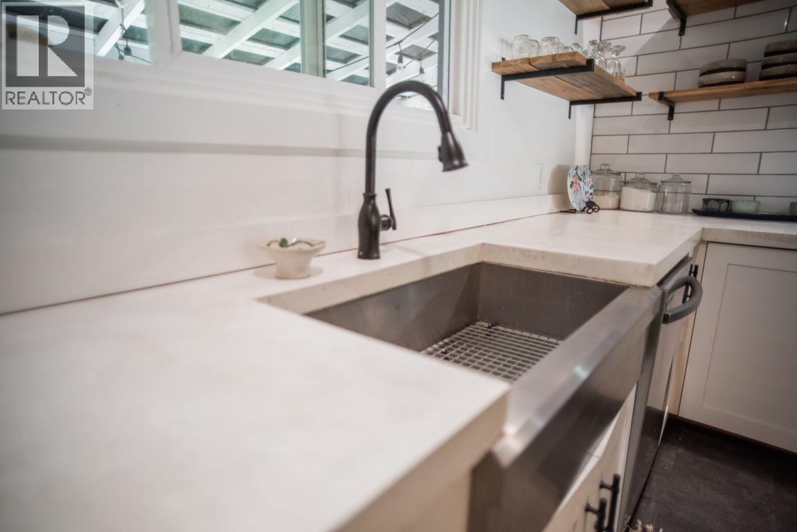 5704 Trans Canada Highway Property Photo 12