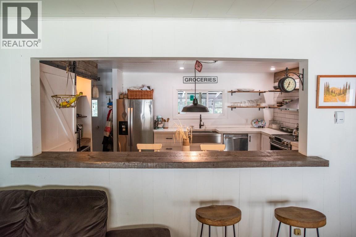 5704 Trans Canada Highway Property Photo 13