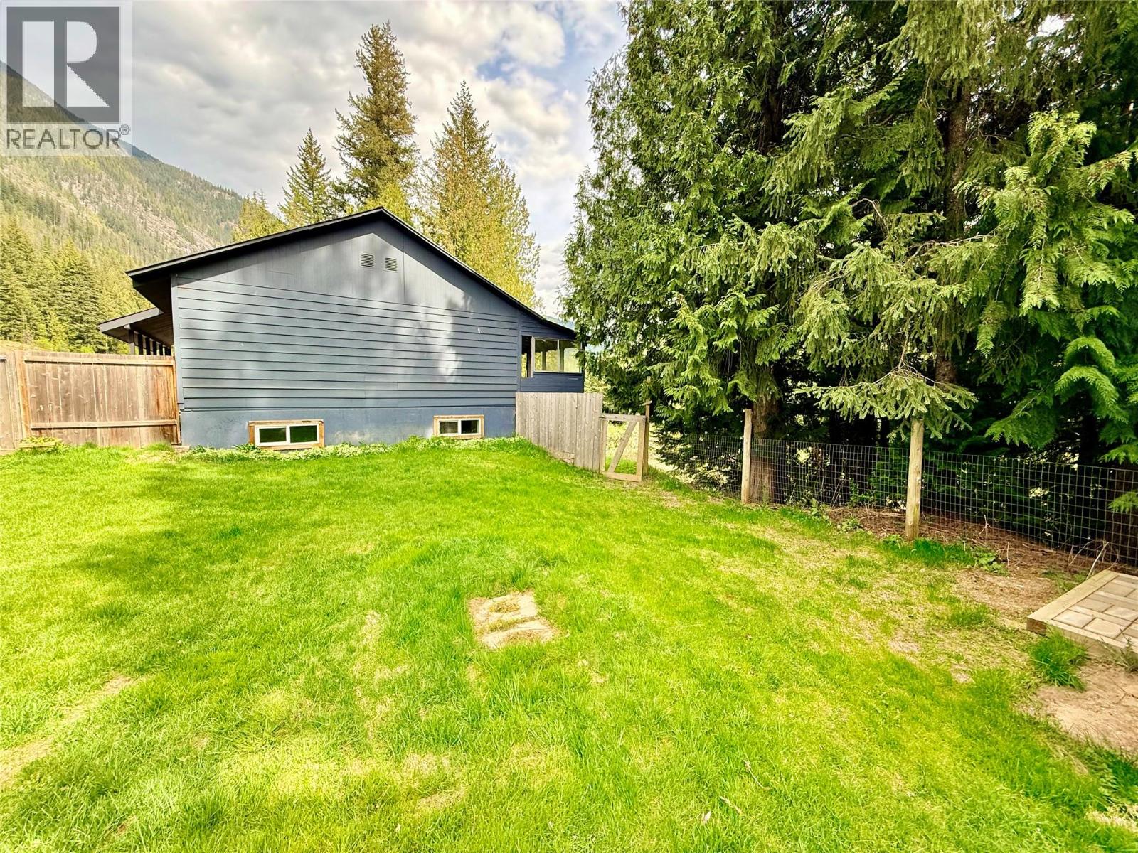 5704 Trans Canada Highway Property Photo 23