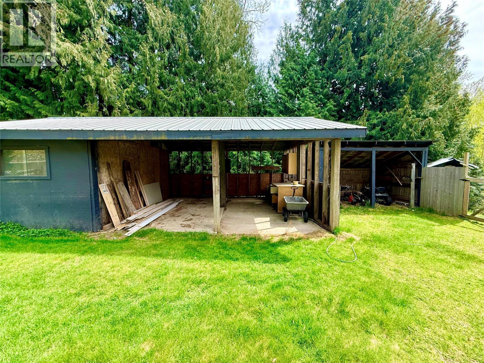 5704 Trans Canada Highway Property Photo 28