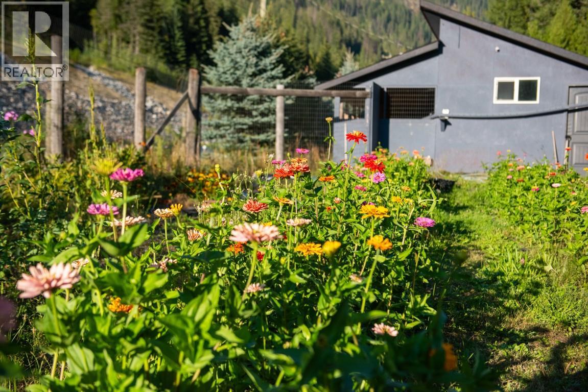 5704 Trans Canada Highway Property Photo 32