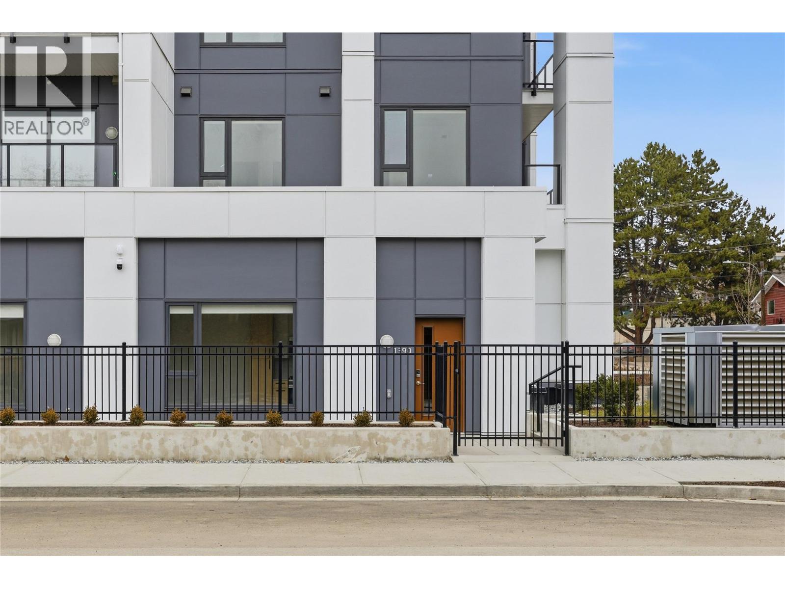 1390 Pridham Avenue Unit# Th4 Lot# 3 Property Photo 2