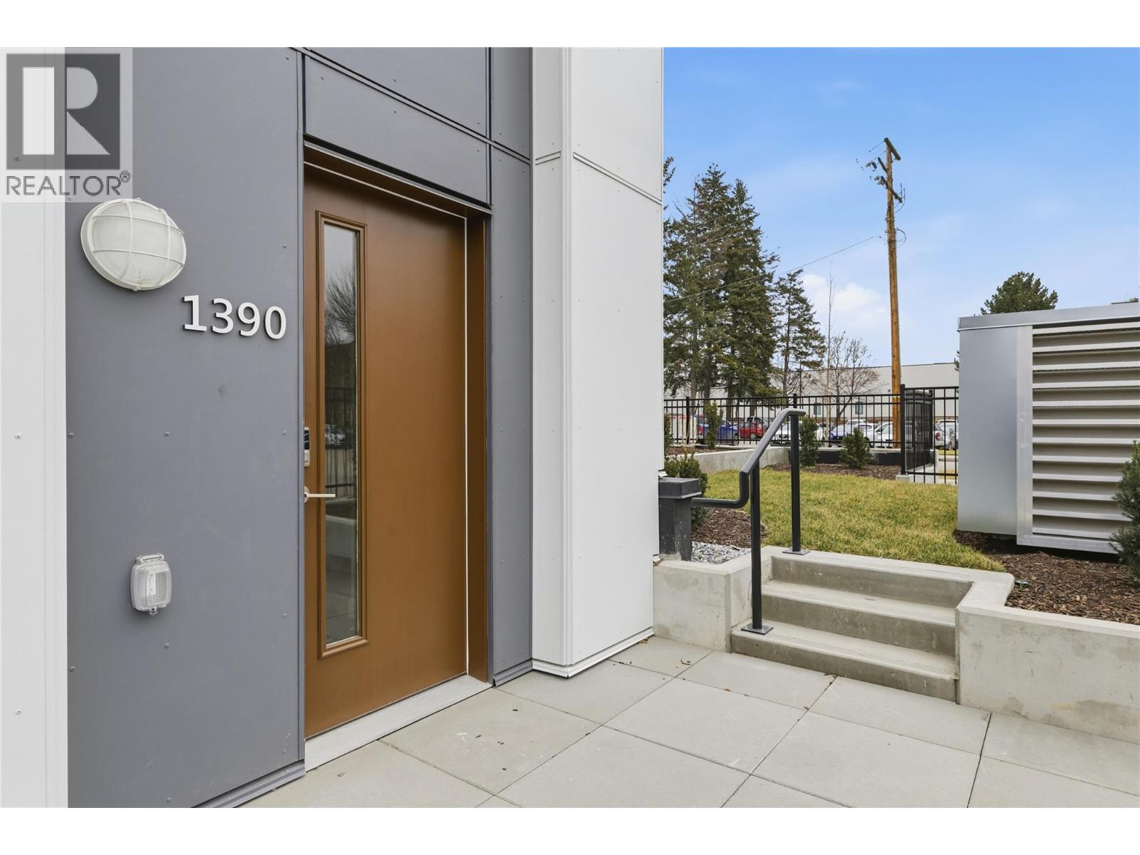 1390 Pridham Avenue Unit# Th4 Lot# 3 Property Photo 6