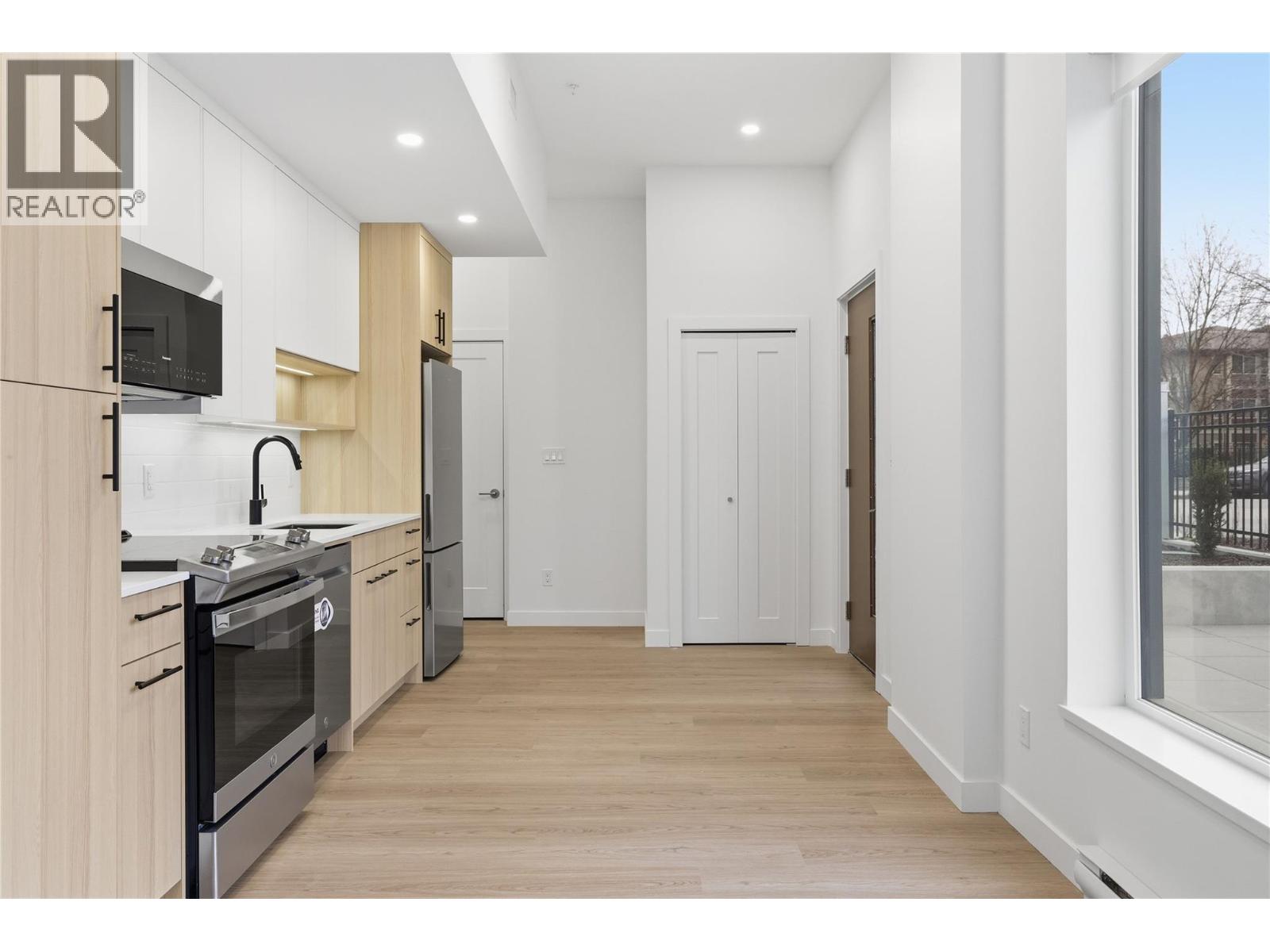 1390 Pridham Avenue Unit# Th4 Lot# 3 Property Photo 8