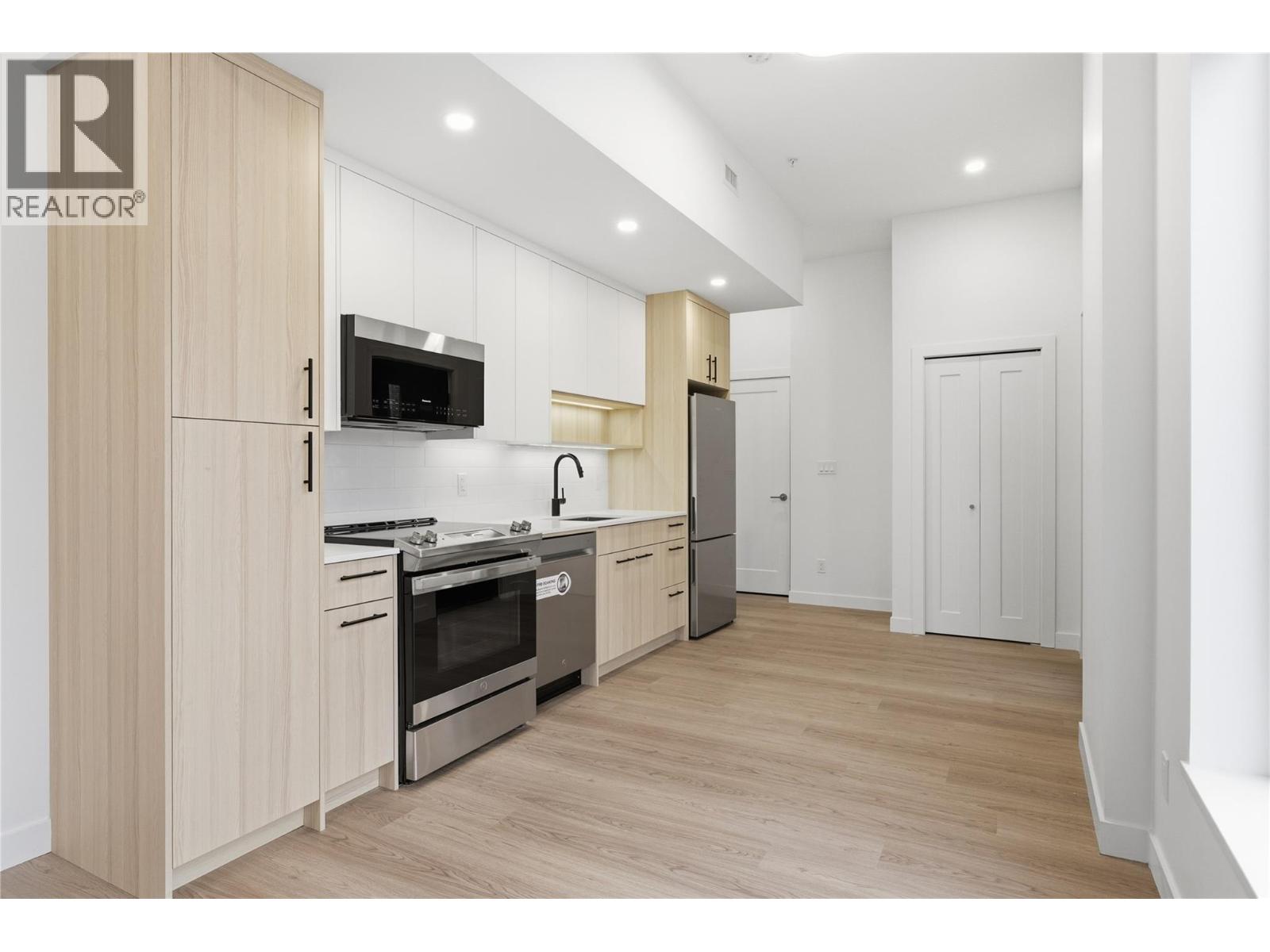 1390 Pridham Avenue Unit# Th4 Lot# 3 Property Photo 9