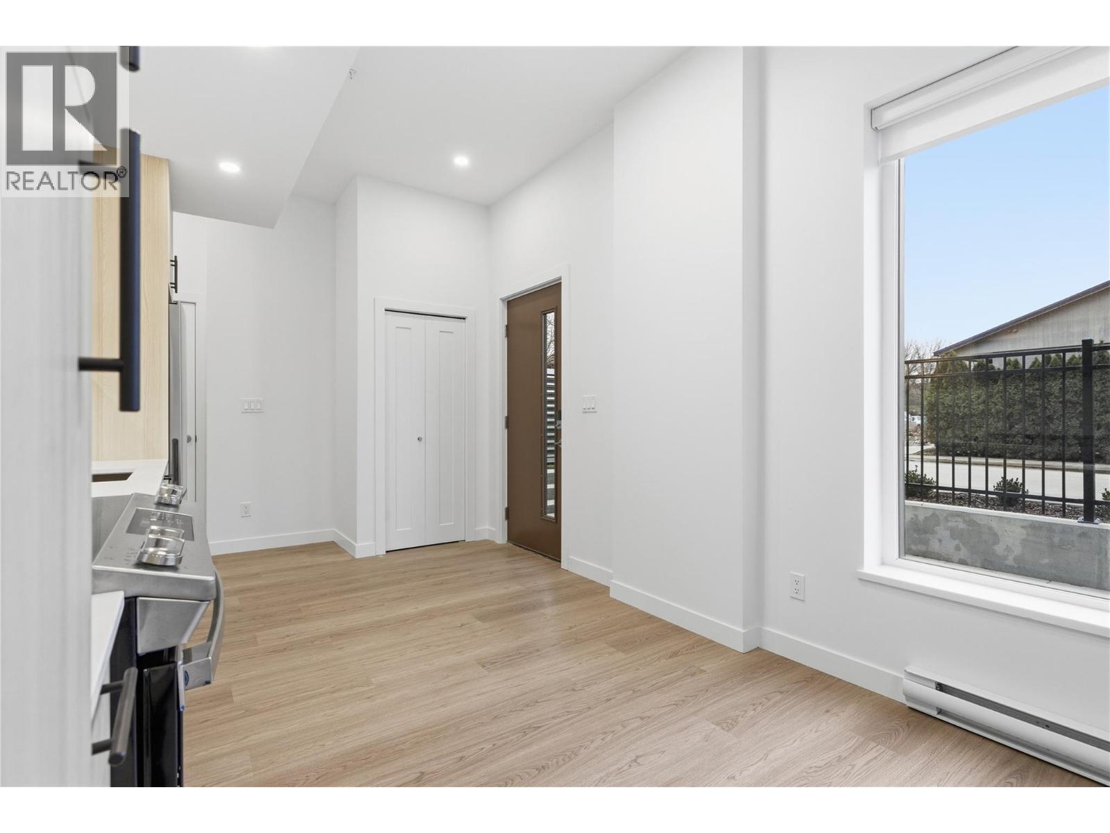 1390 Pridham Avenue Unit# Th4 Lot# 3 Property Photo 16