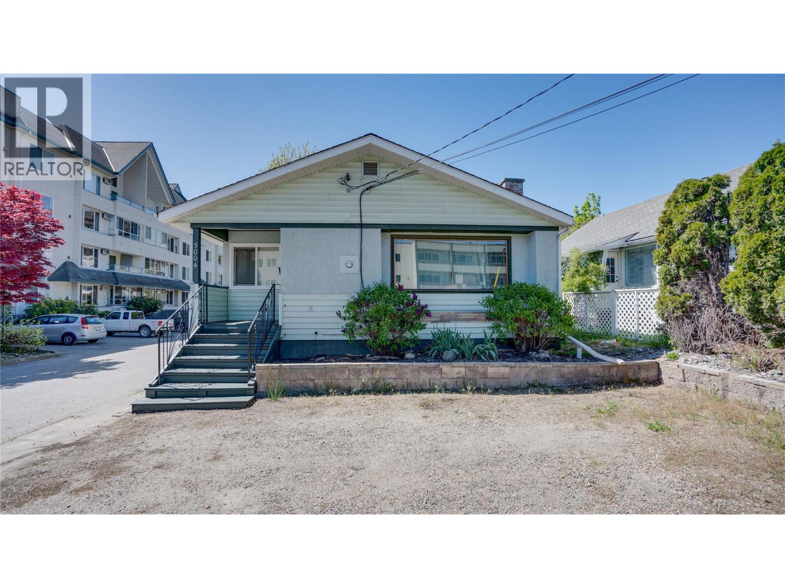 3004 37 Street Property Photo 1