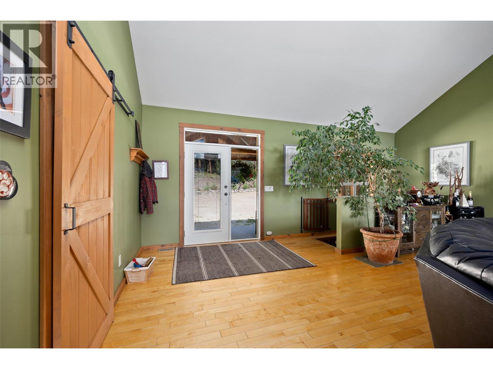 17142 Commonage Road Property Photo 12