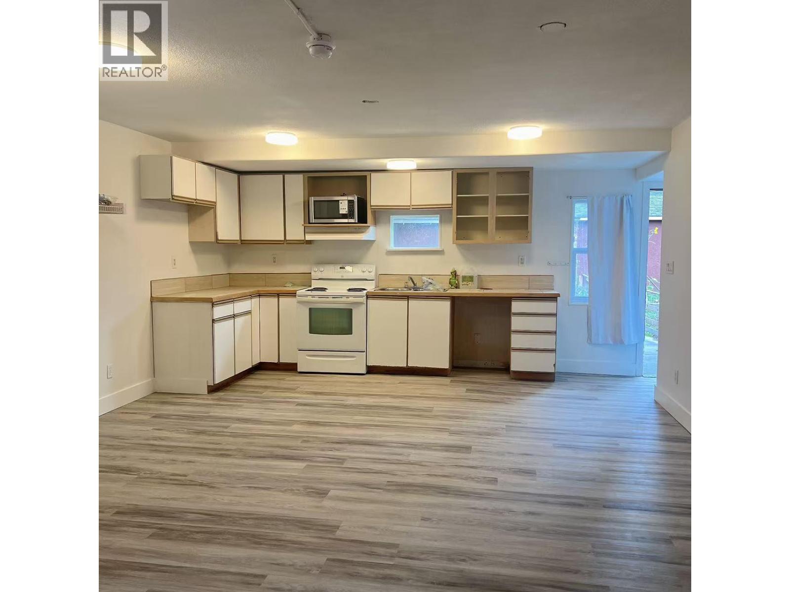 600 Wade Avenue W Property Photo 4