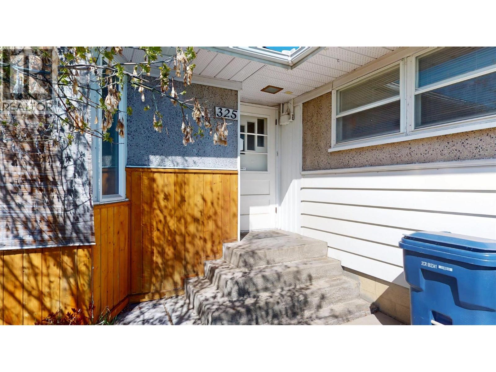 325 14 Avenue S Property Photo 3