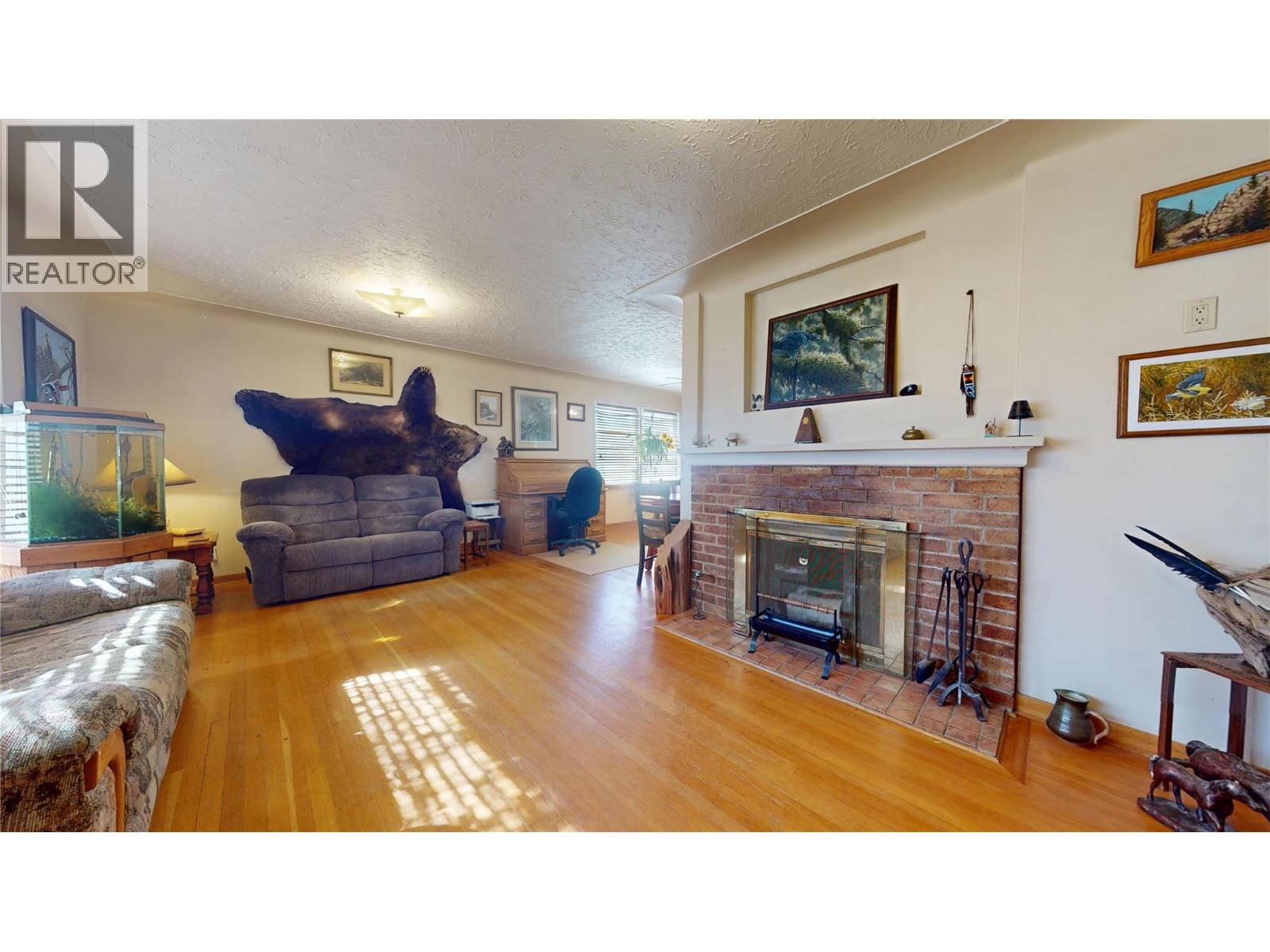 325 14 Avenue S Property Photo 5